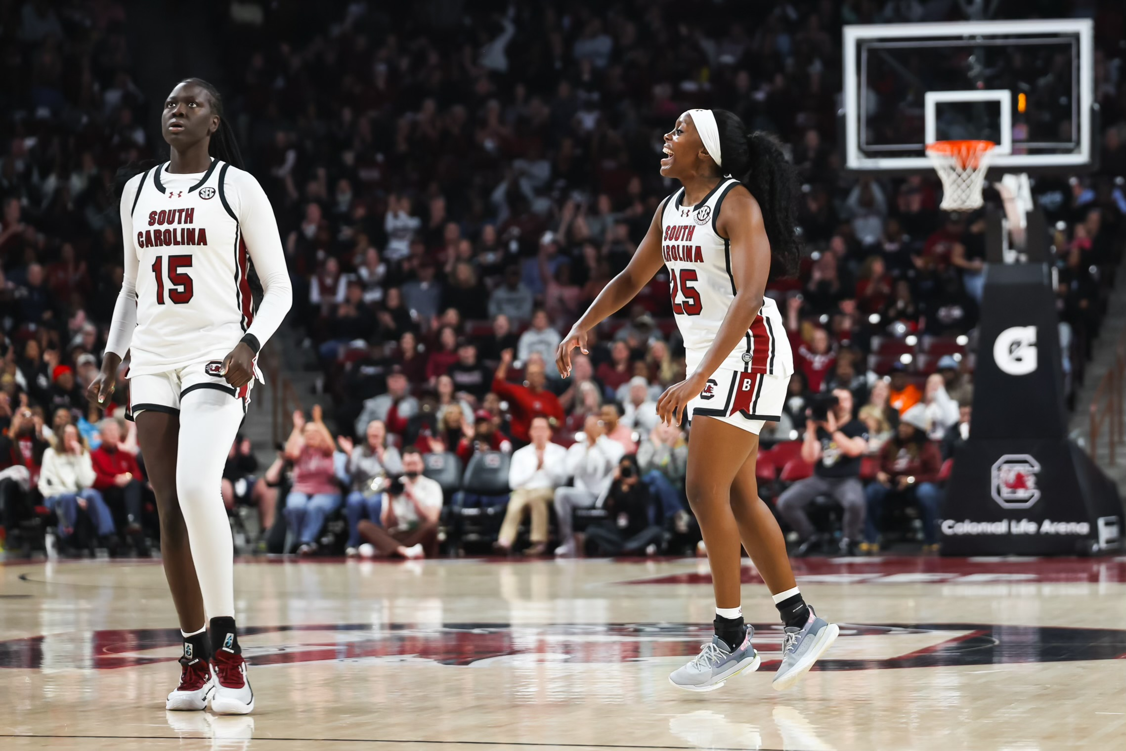 No. 3 South Carolina wins 24th straight over Alabama
