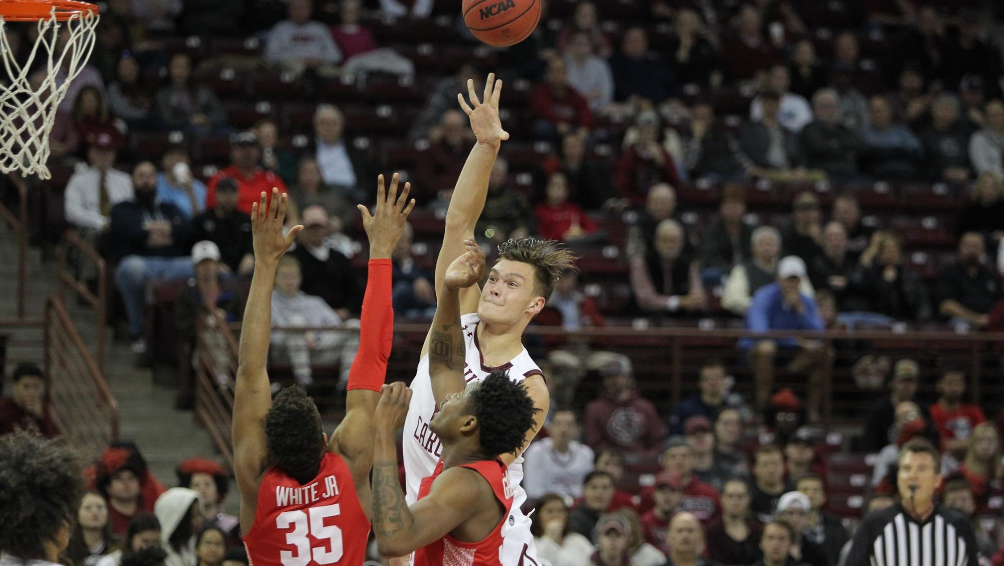 Grimes leads Houston to 76-56 victory over South Carolina