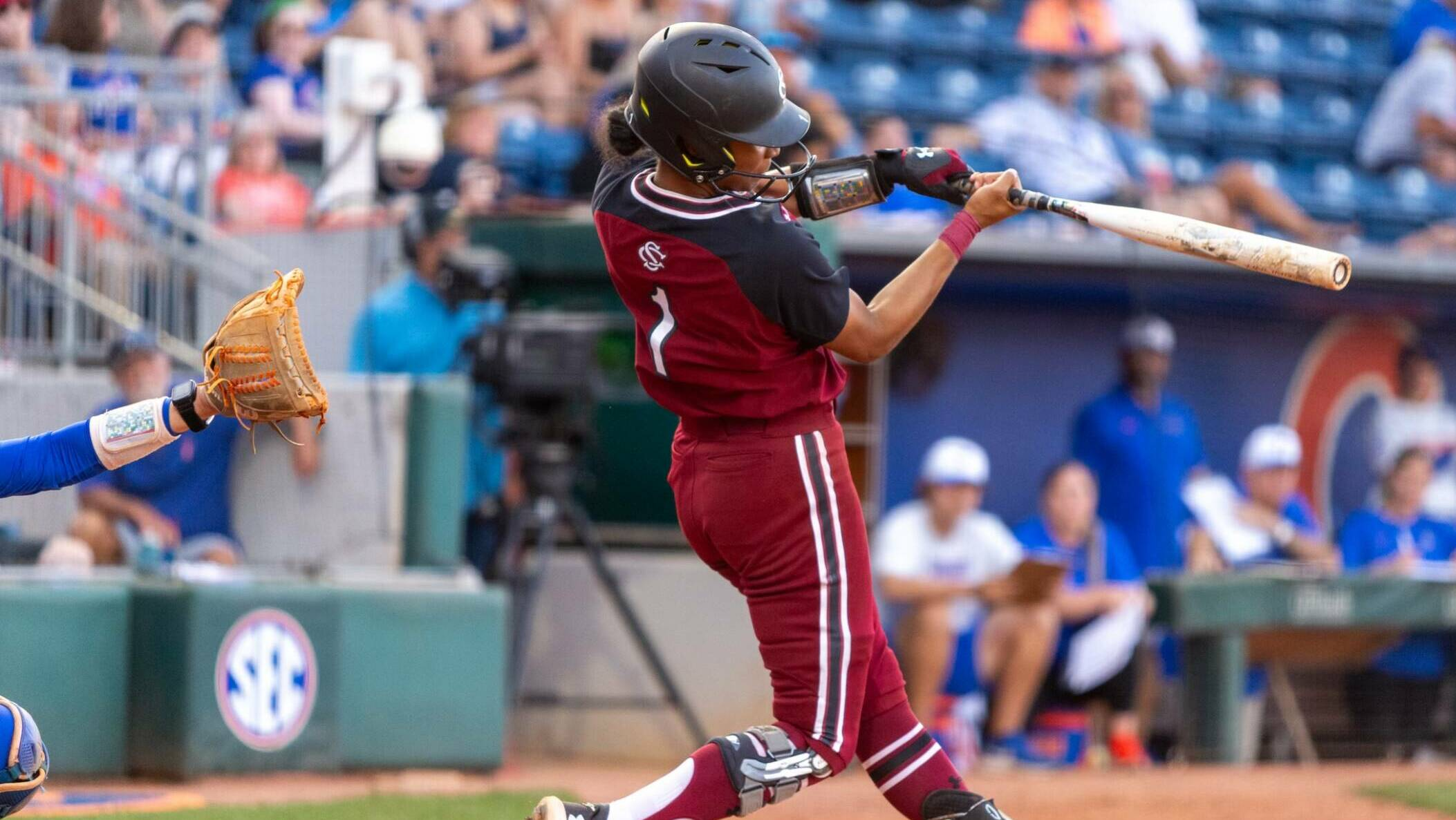 Gamecocks Out-Hit No. 10 Gators in Loss