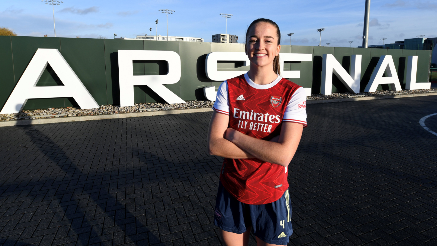 Patten Signs Pro Deal with Arsenal