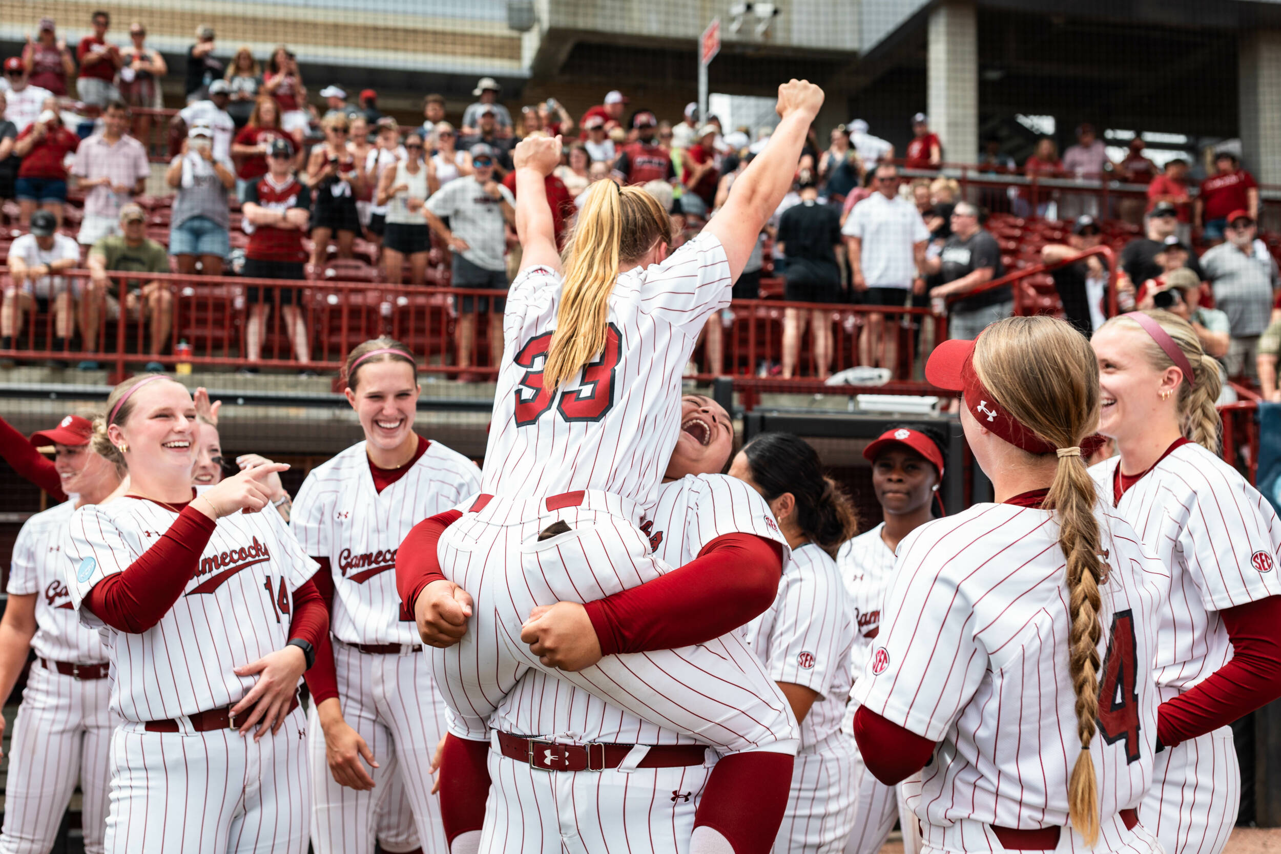 Softball Rundown Softball Run Rules North Florida, Advances to Host Super Regionals ...
