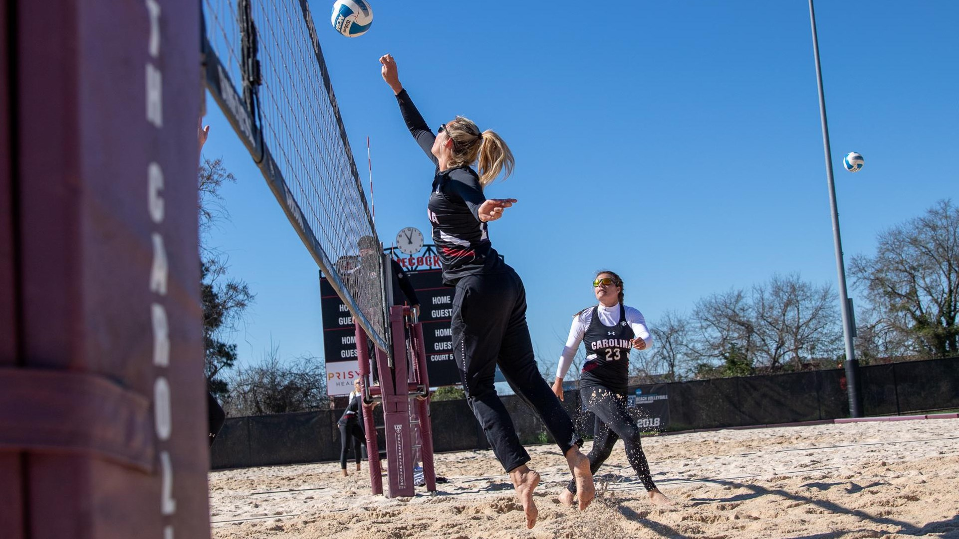 Beach Volleyball Splits Duals to Open Weekend Action