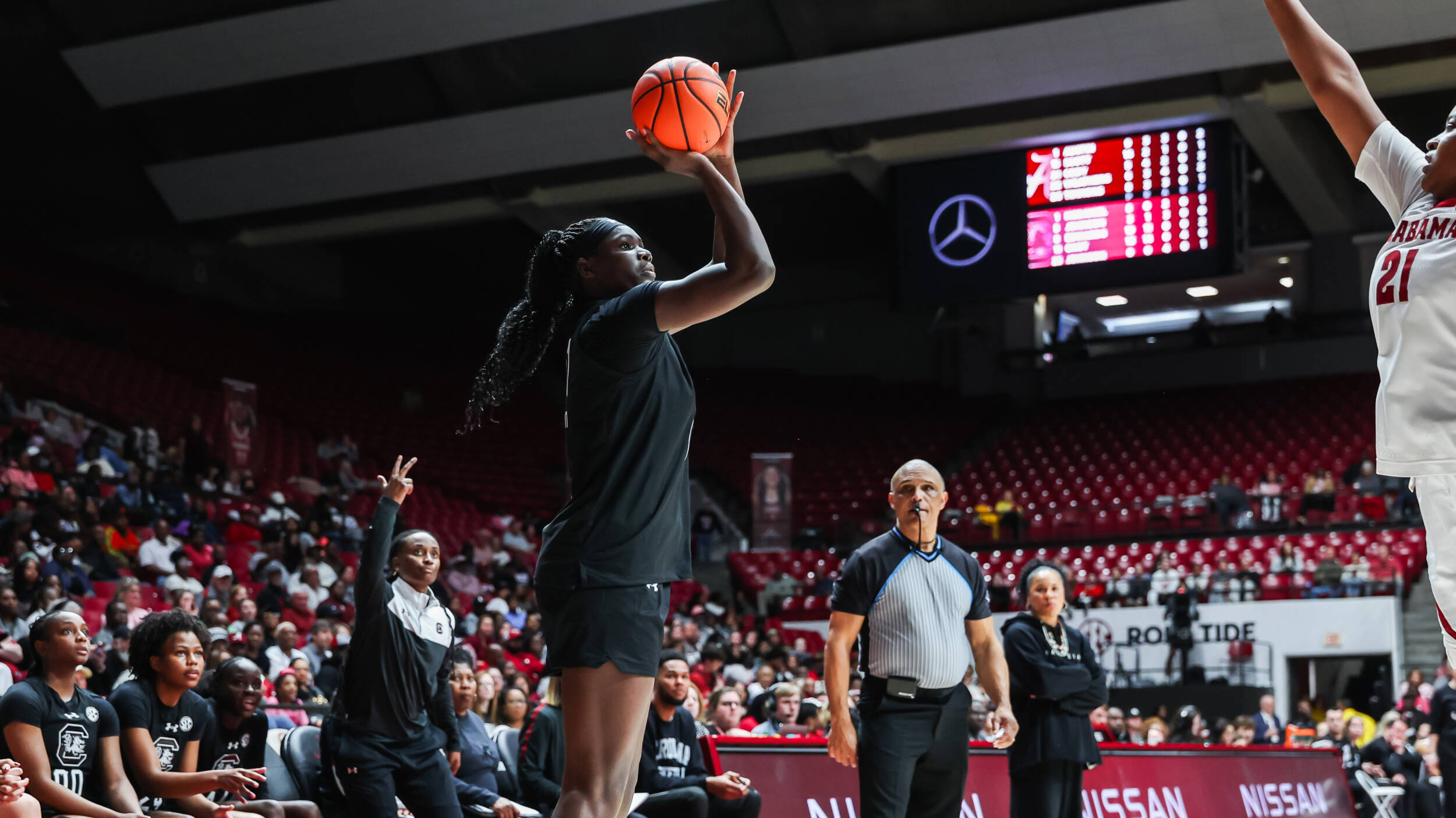 Okot, Edwards pace No. 3 South Carolina over No. 25 Alabama 76-57