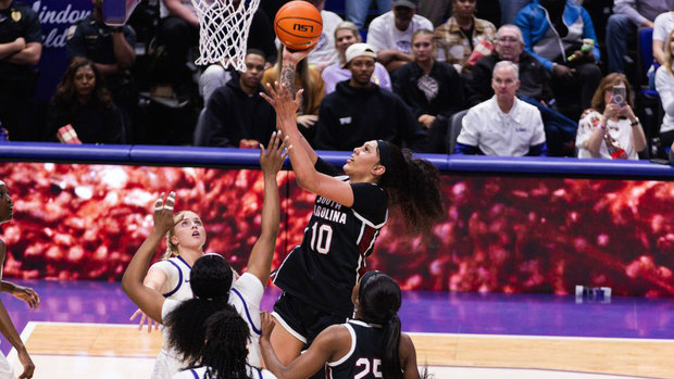 Kamilla Cardoso stretches for a layup at LSU, 1/25/24