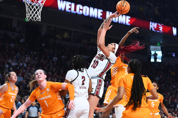 No. 1 Gamecocks finish with perfect regular season with 76-68 win over Lady Vols