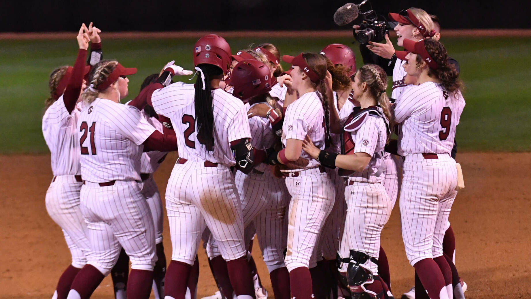 No. 23 Gamecocks Cap Opening Day Sweep with Walk-Off Win in Extras