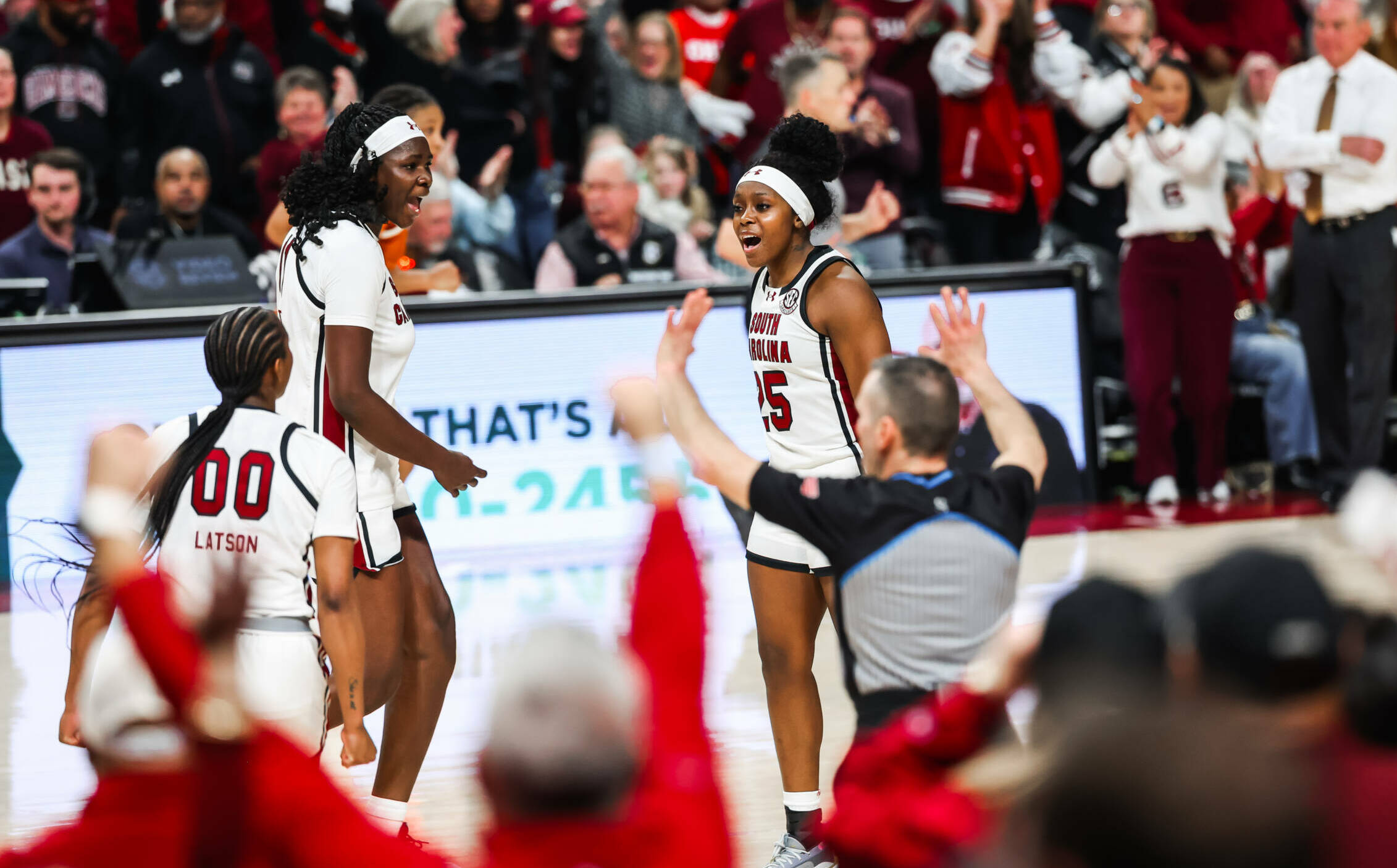 No. 2 South Carolina beats No. 4 Texas 68-65