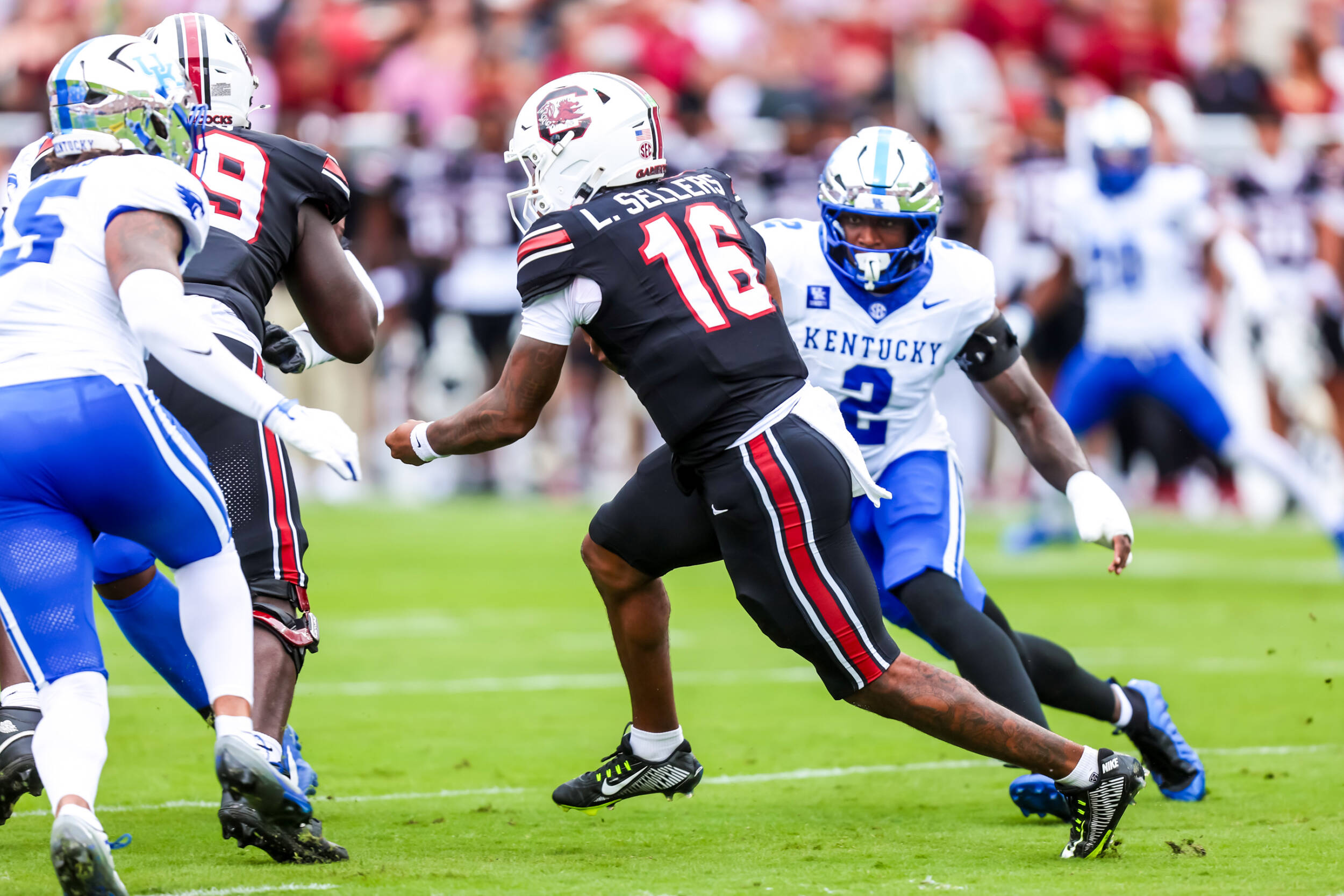 Football Falls to No. 24 Kentucky in Overtime