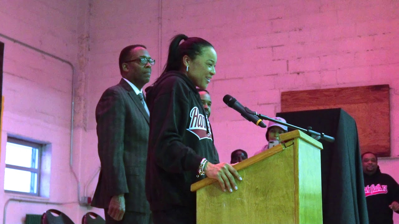 Dawn Staley Visits Hank Gathers Recreational Center