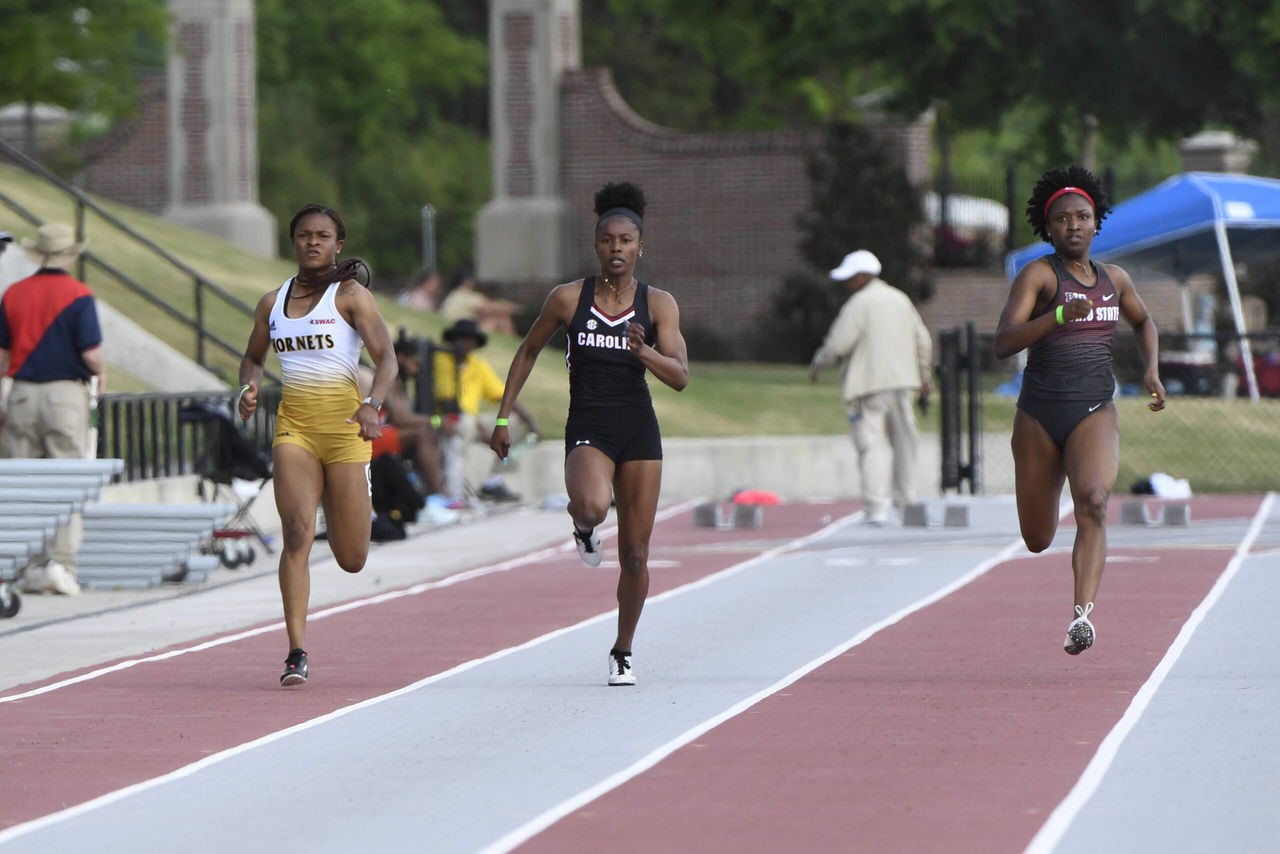 Aliyah Abrams in action at the 2019 Gamecock Invitational | April 13, 2019 | Photo by Allen Sharpe