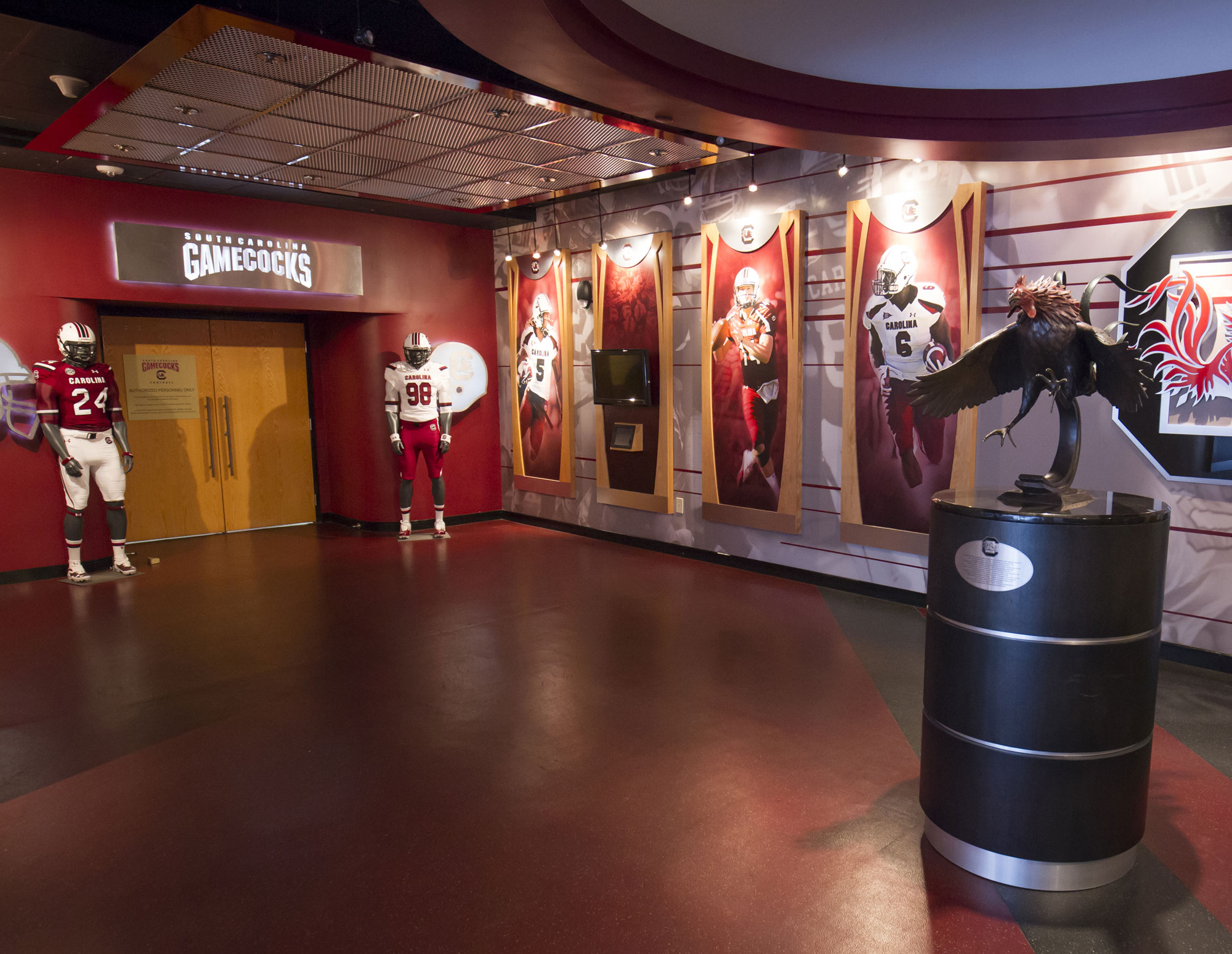 Locker Room Entry & Lounge