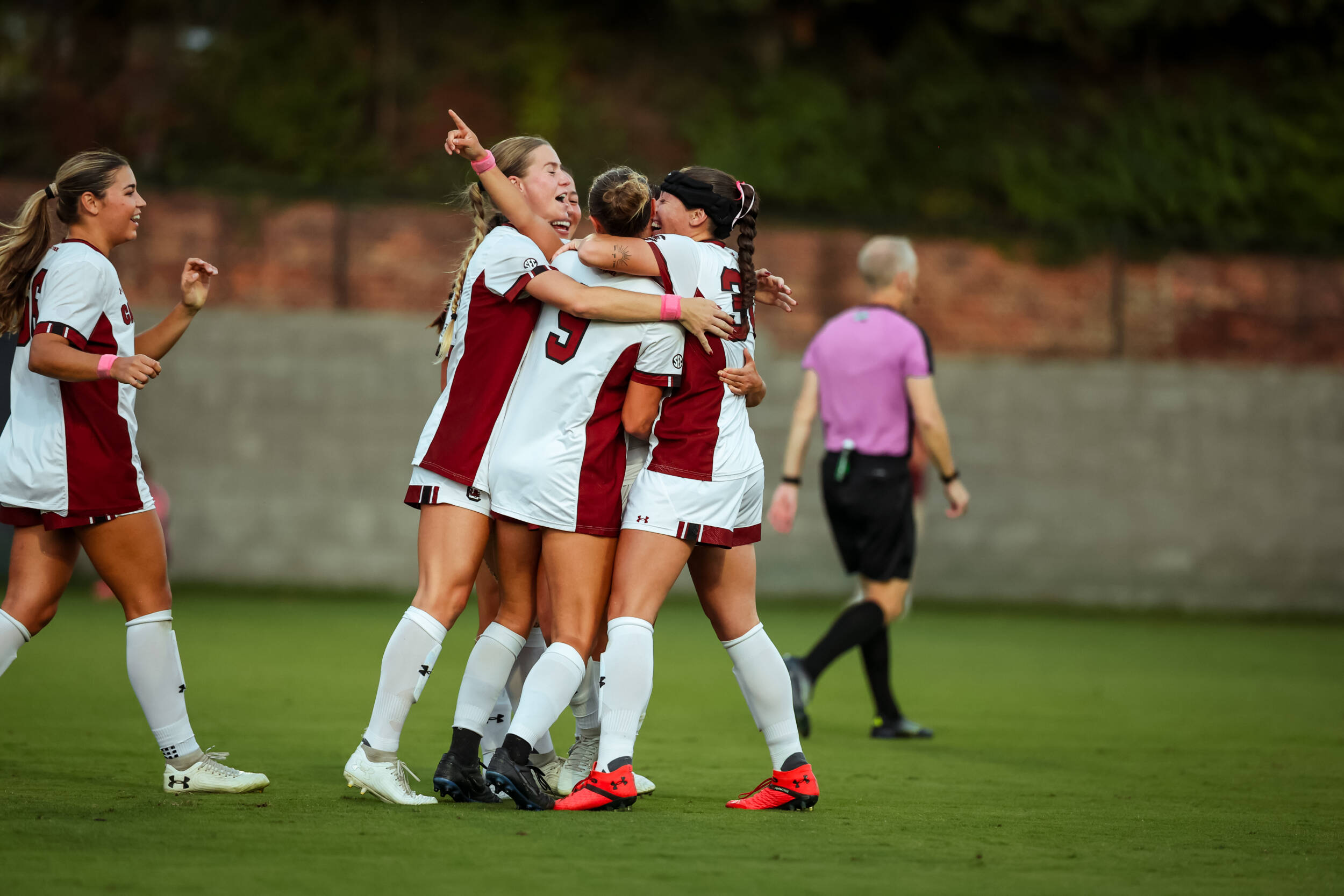 South Carolina Dominates Texas to Remain Perfect in Conference Play
