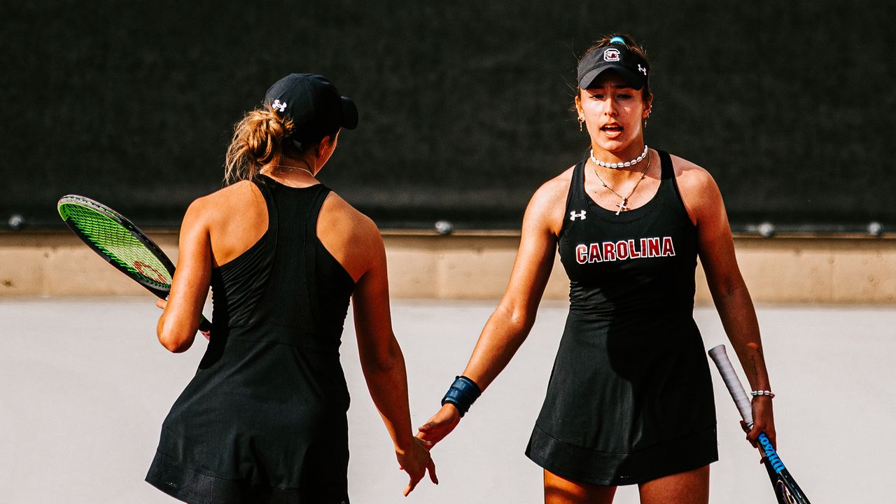 Emma Shelton and Gabriela Martinez