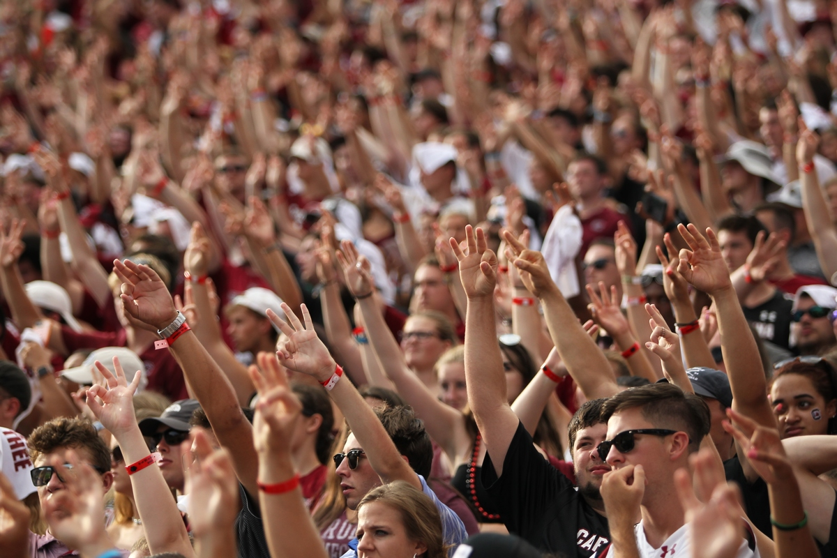 Fans3Hilinski_190914_vsBama