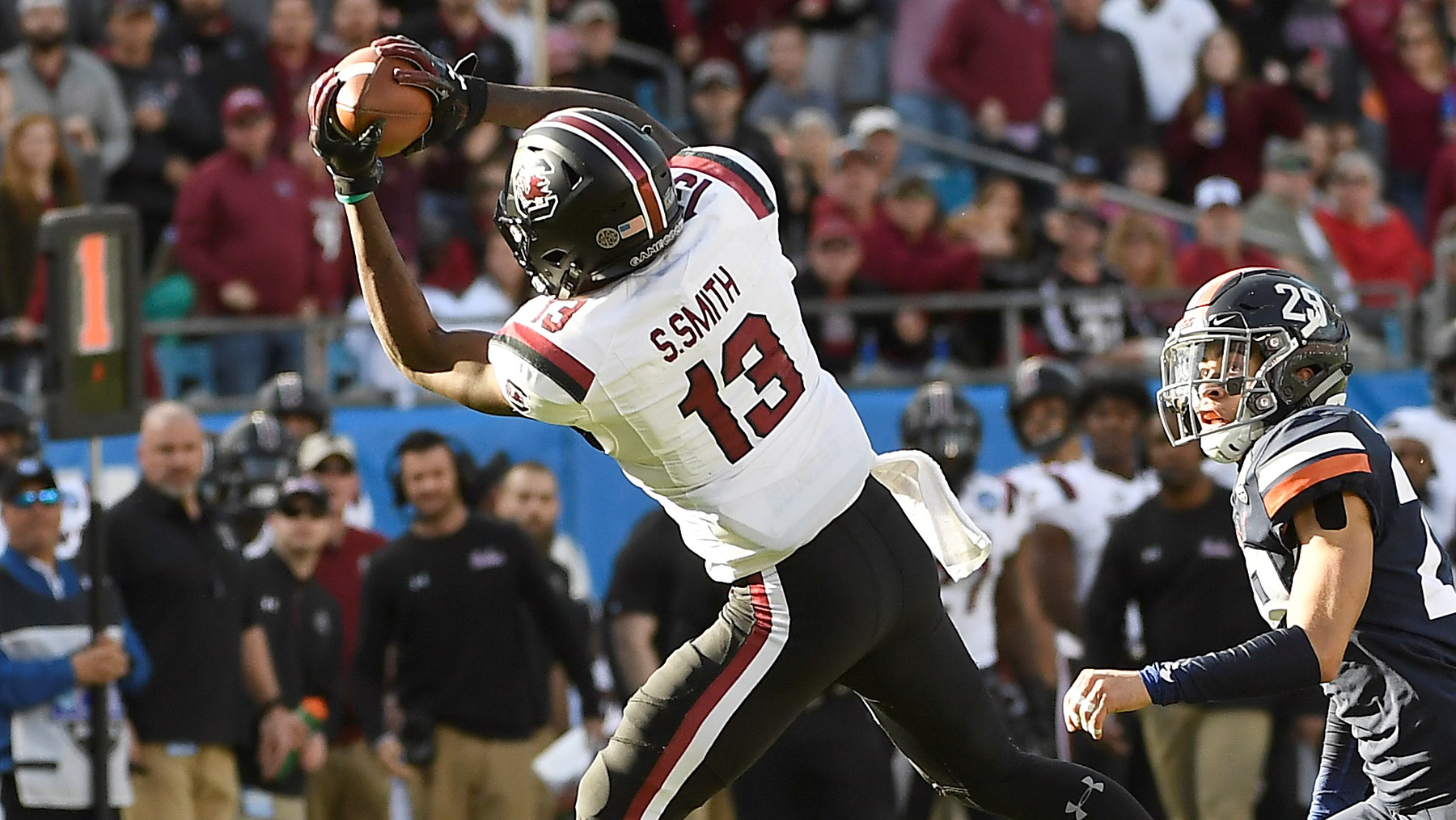 Perkins, Zaccheaus Lead Virginia Over South Carolina 28-0