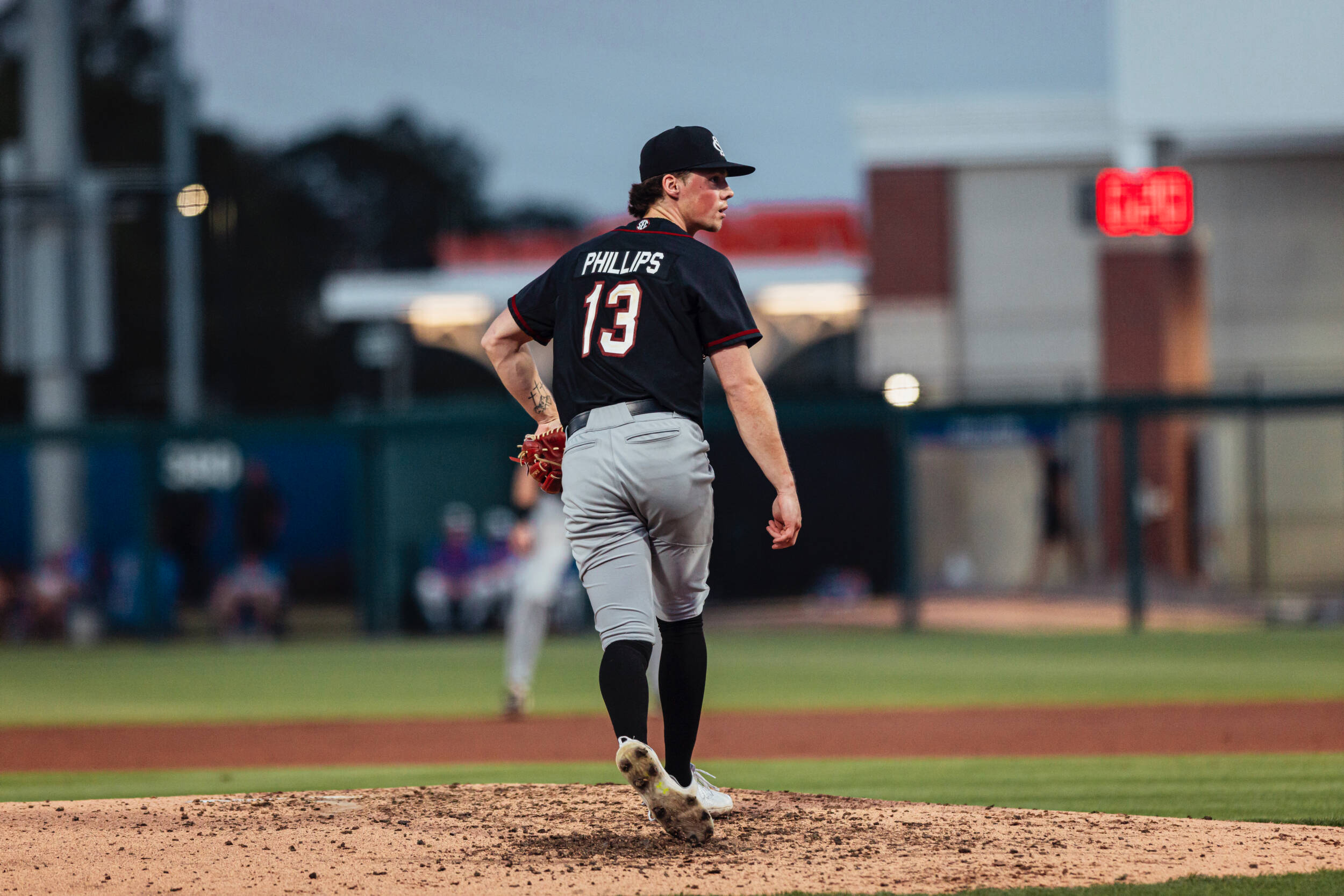 Baseball Falls to Florida in Saturday Contest