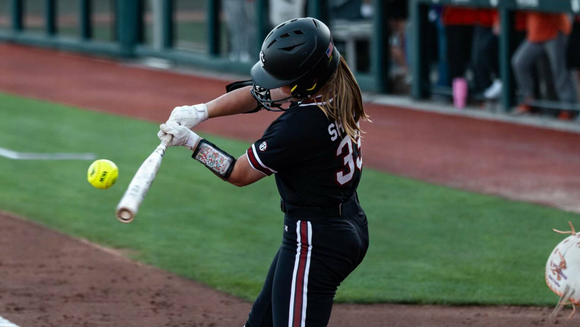 Gamecocks Fall in Extra Innings to Tigers