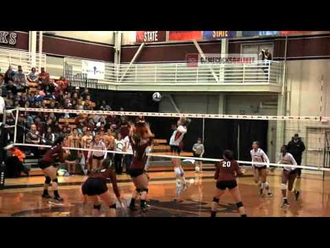 Highlights: Volleyball Beats Auburn in Four Sets on Senior Night