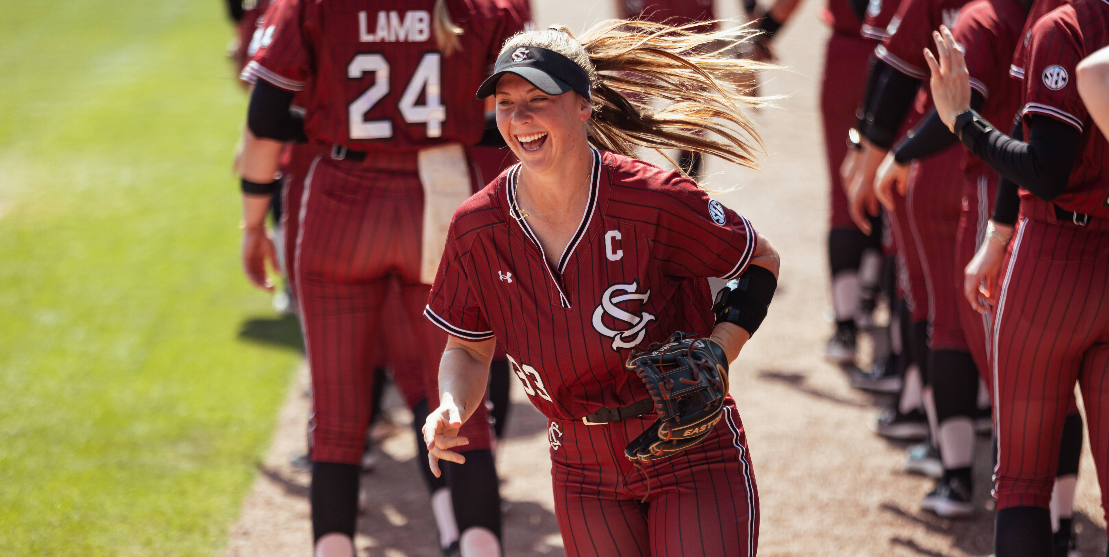 Softball Returns Home to Host Busy Alumni Weekend
