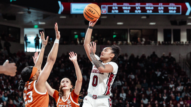 Te-Hina Paopao shoots a floater over a pair of Texas defenders, 1/12/25
