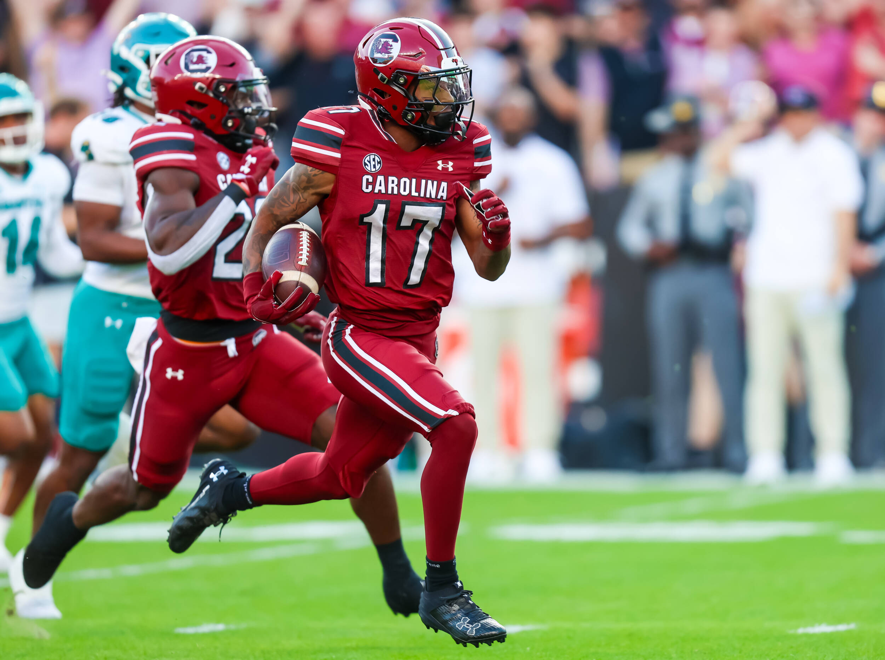 Sellers Accounts for 4 TDs in Football's 51-7 Win over Coastal