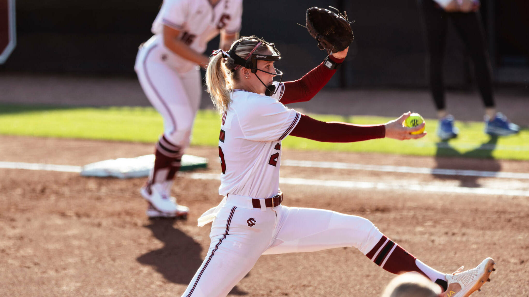 Softball Falls to No. 6 Florida in Series Opener