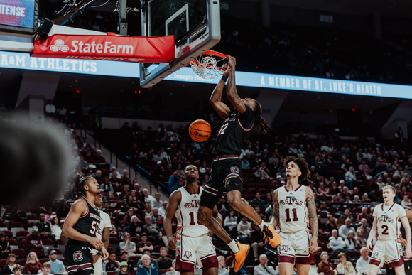 Davis scores on layup with 3 seconds left, giving No. 18/18 South Carolina a 70-68 win over Texas A&M