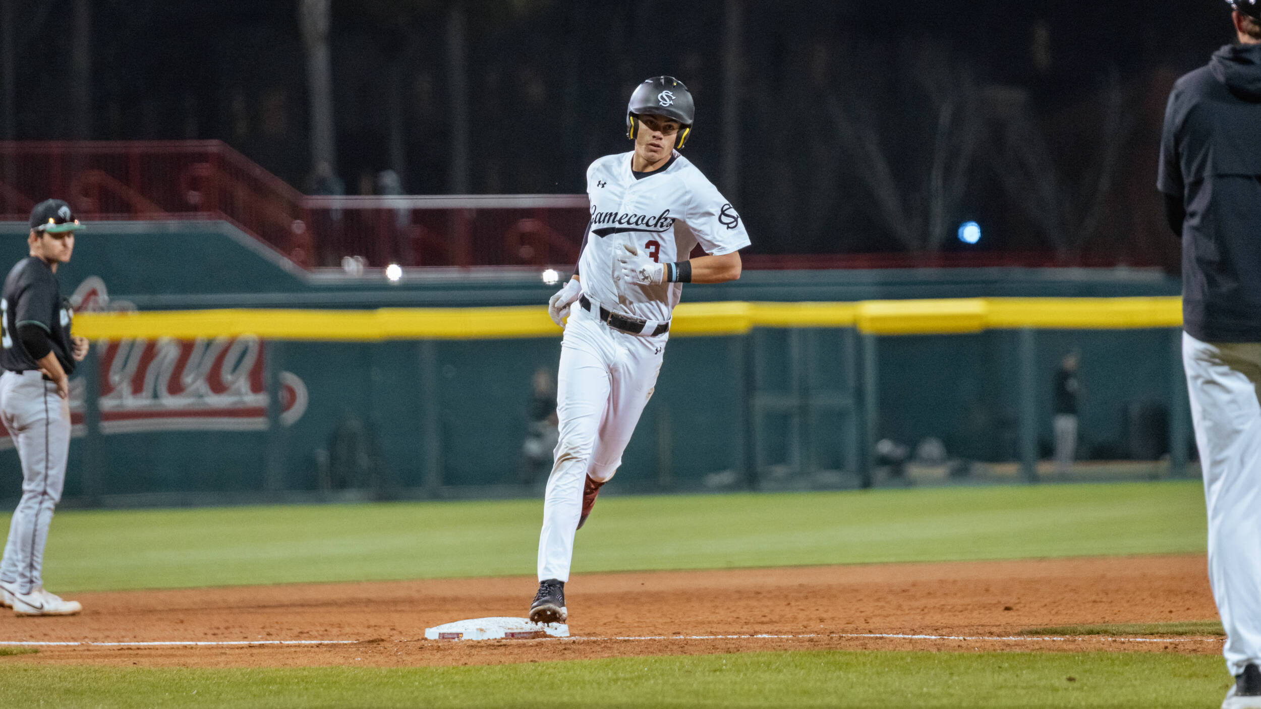 Baseball Uses Late Power Surge in Win over USC Upstate