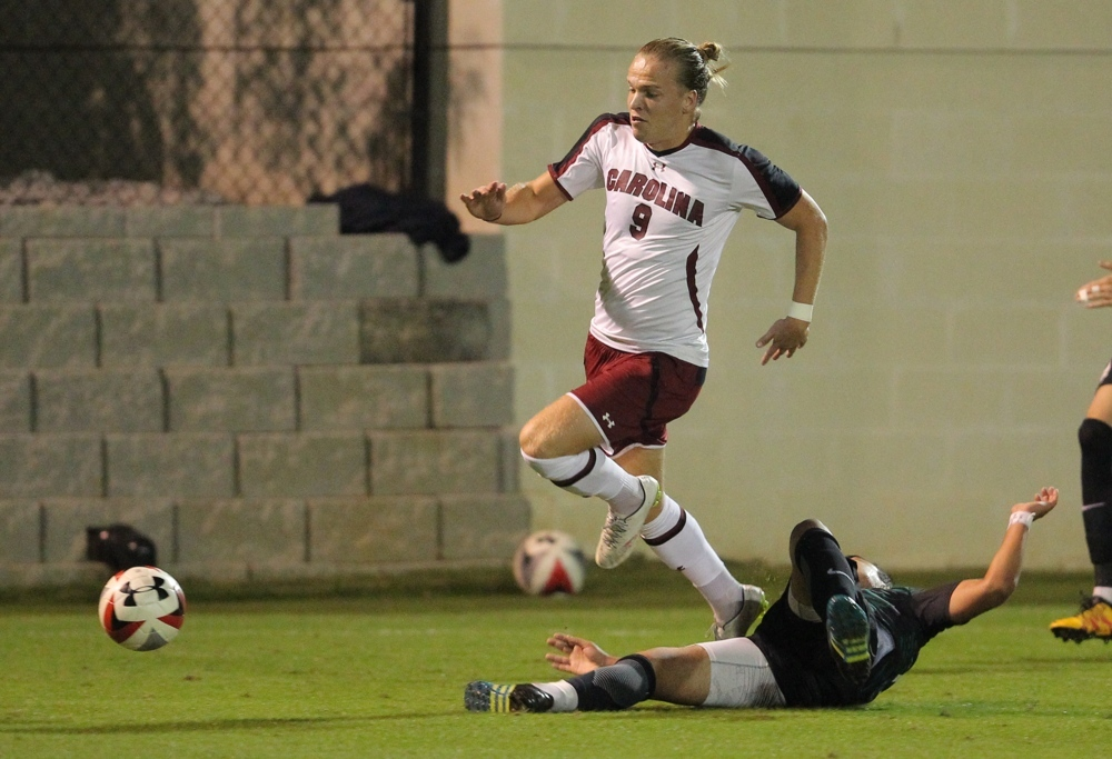 No. 25 Gamecocks Downed 2-1 On The Road By Lobos