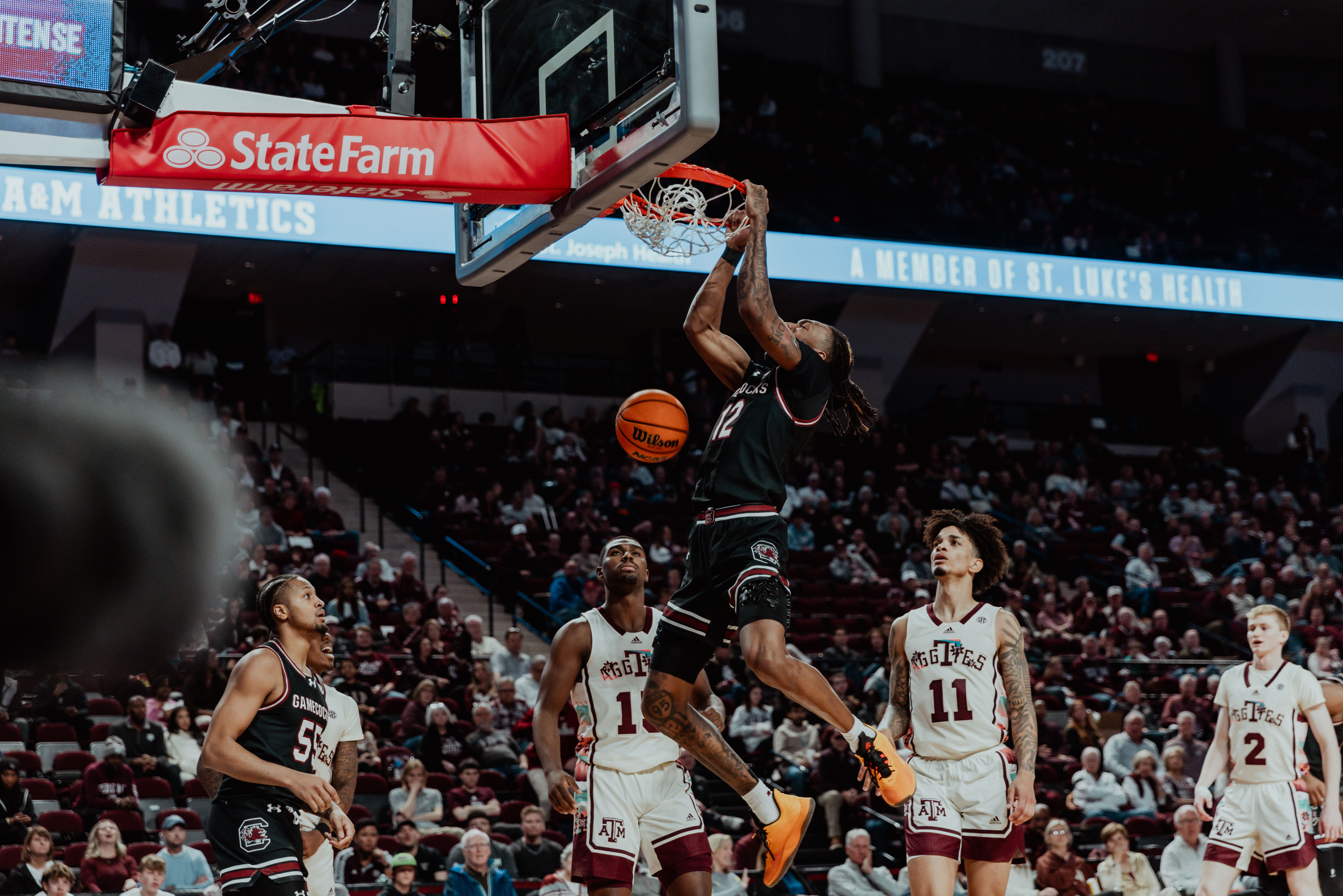 Davis scores on layup with 3 seconds left, giving No. 18/18 South Carolina a 70-68 win over Texas A&M