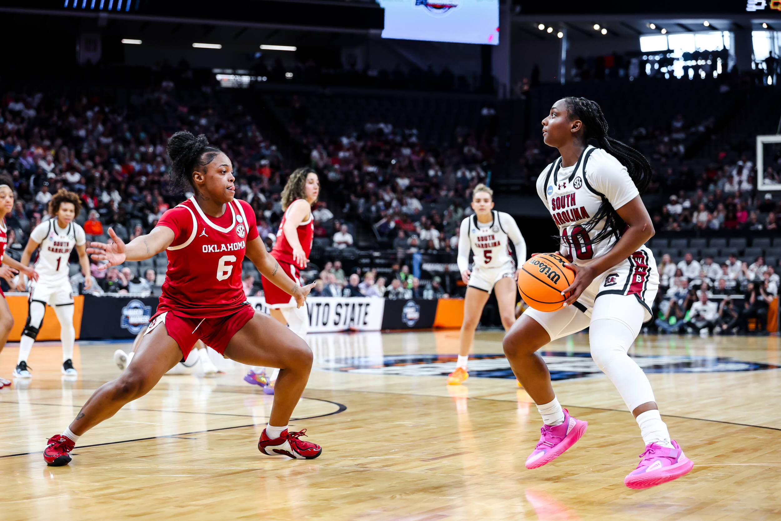 Latson, Johnson power South Carolina into the Elite Eight