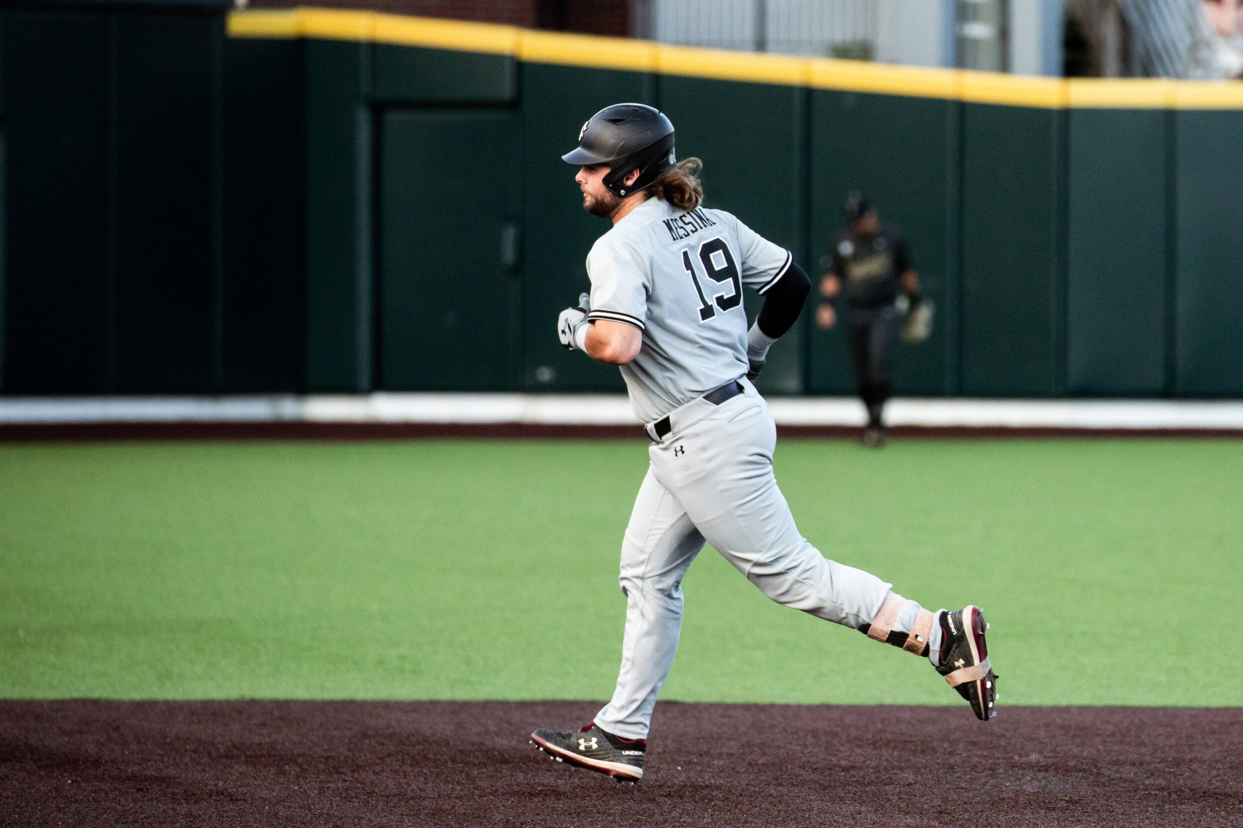 Baseball Bests Vanderbilt, 14-6, to Start Three-Game Series