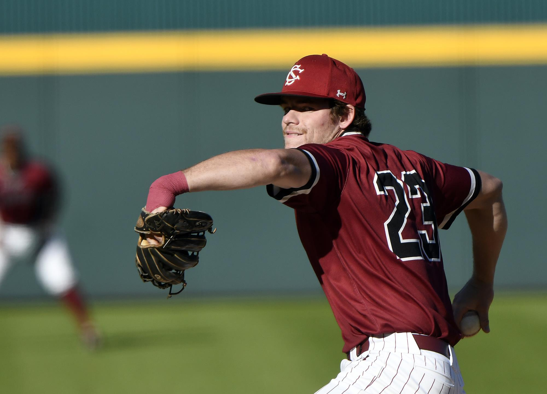 Garnet Team Ties Up Series in Pitcher's Duel