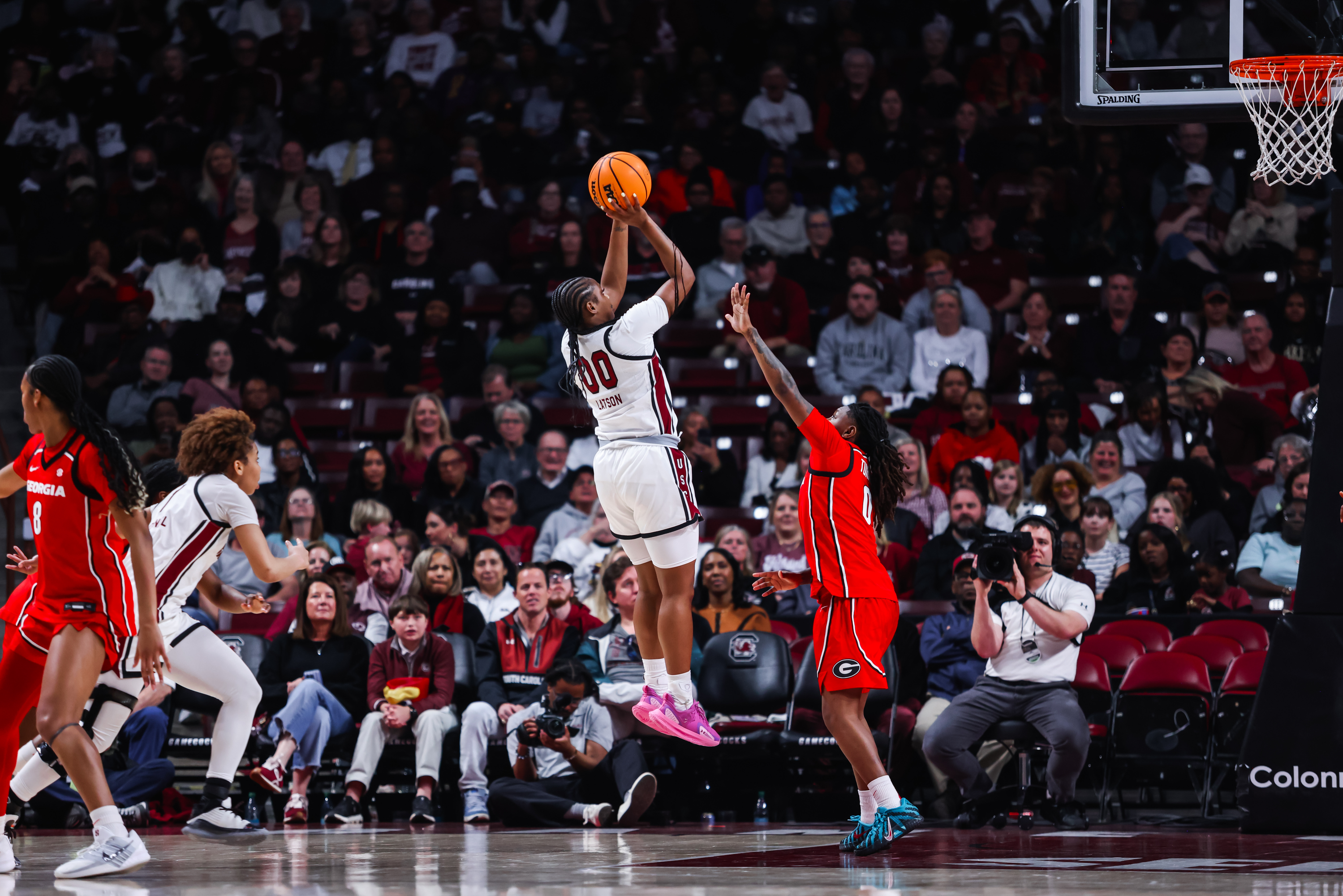 No. 3 South Carolina grabs 20th straight win over Georgia 65-43