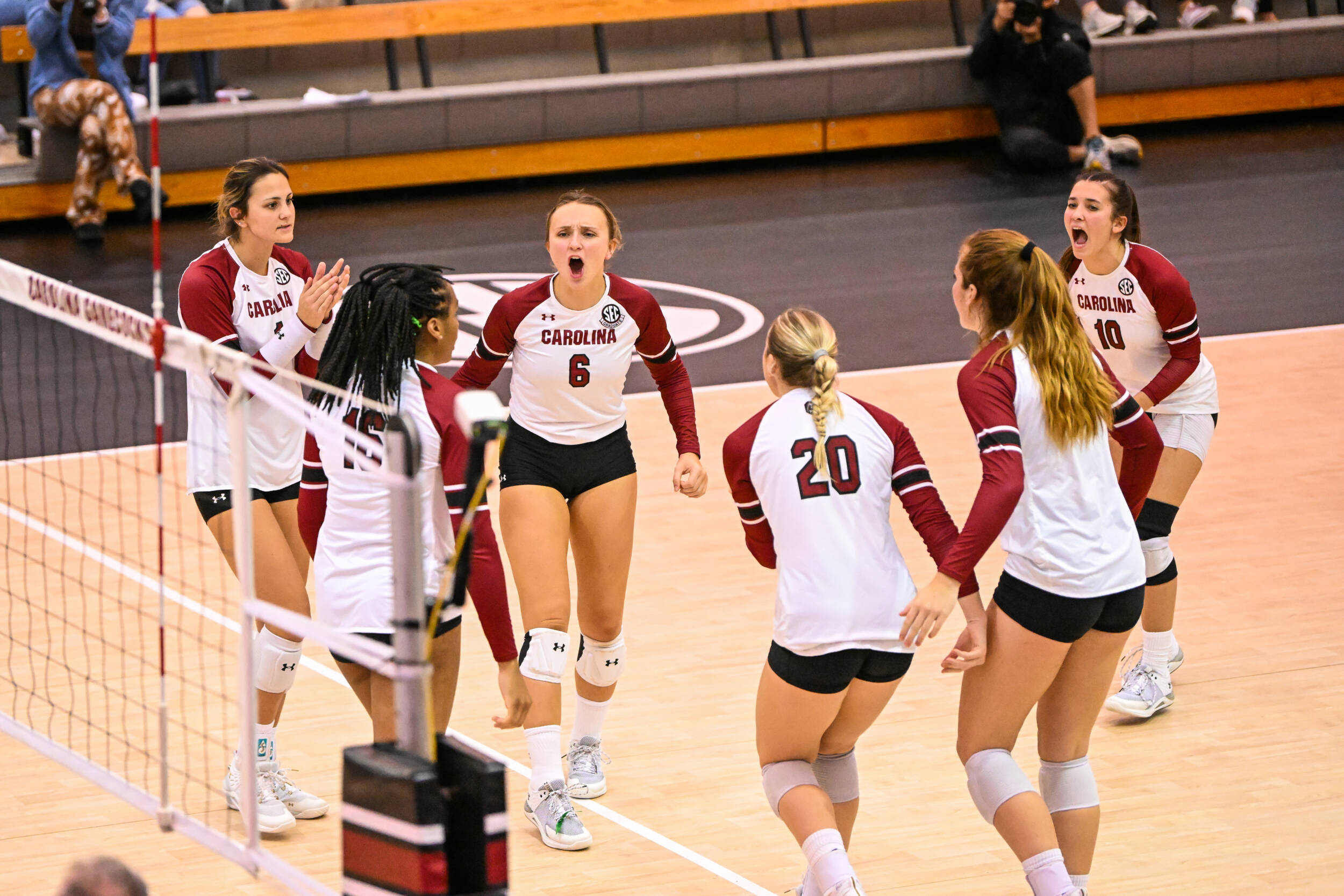 Gamecocks Hold off Bulldogs in Five Sets Wednesday Night