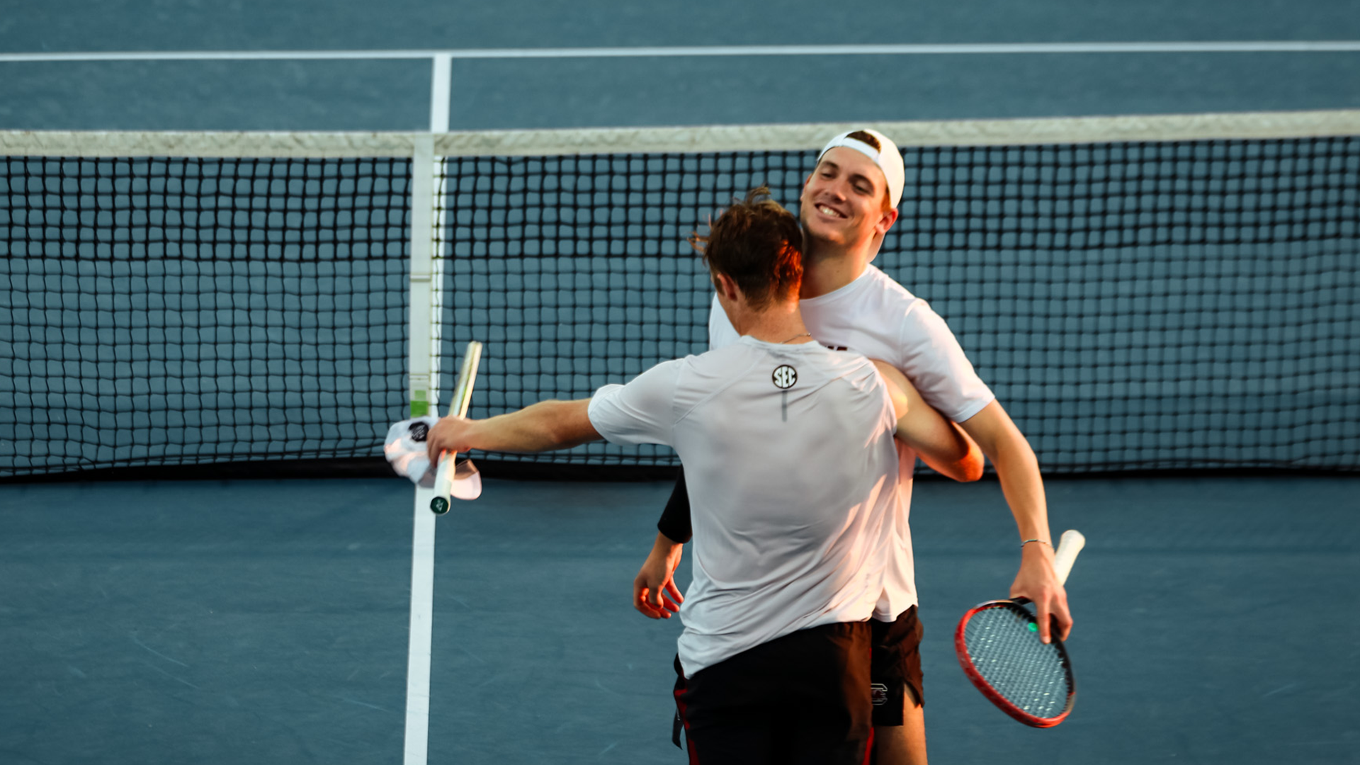 Stenzer and Daryabeigi Upset Seeded Purdue Pair to Reach Round of 16