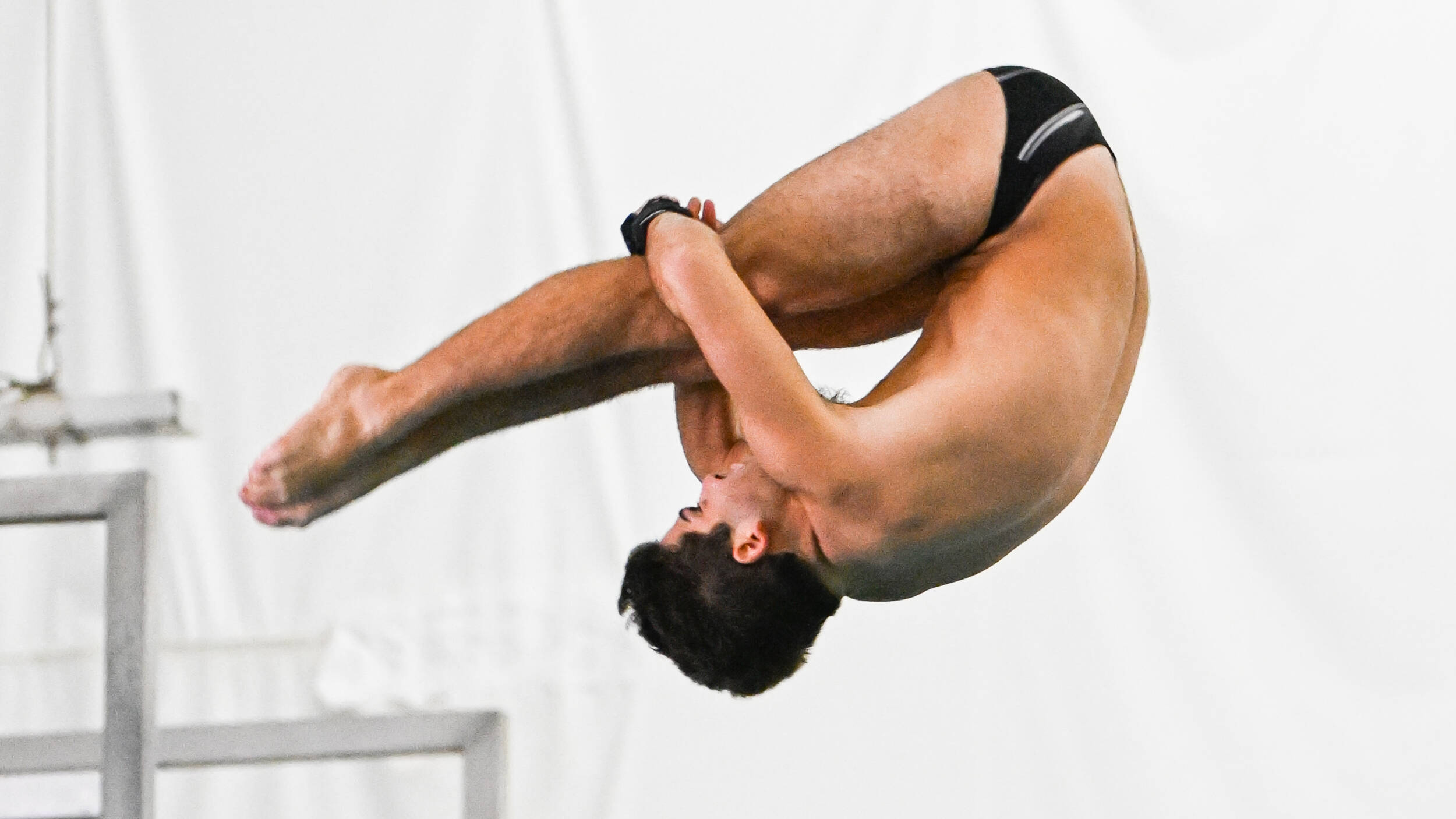 Vazquez Bas Sets Record, Schultz Sweeps Springboards to Close Out Diving Invitational
