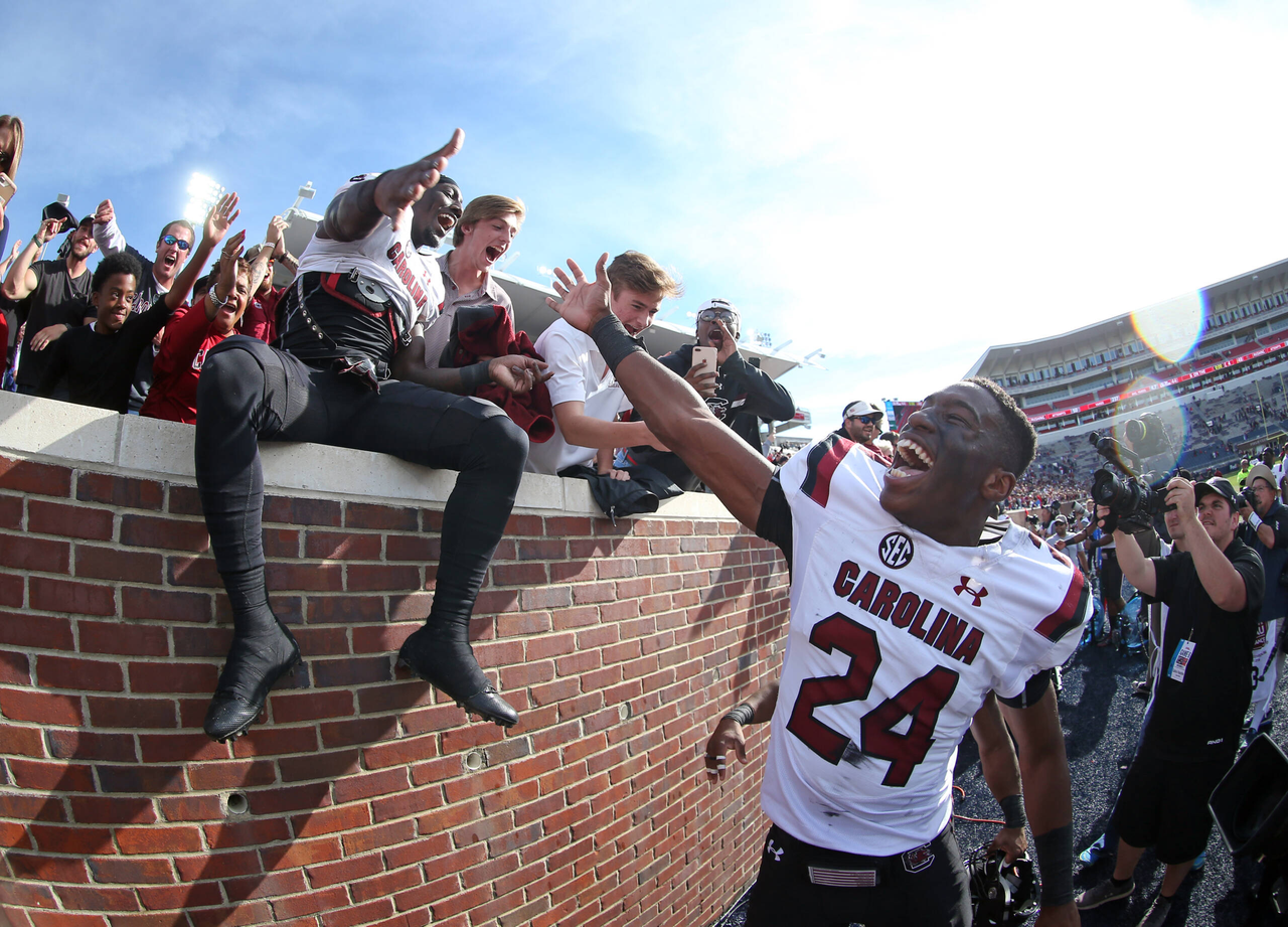 Israel Mukuamu celebrates the win vs. Ole Miss | Nov. 3, 2018