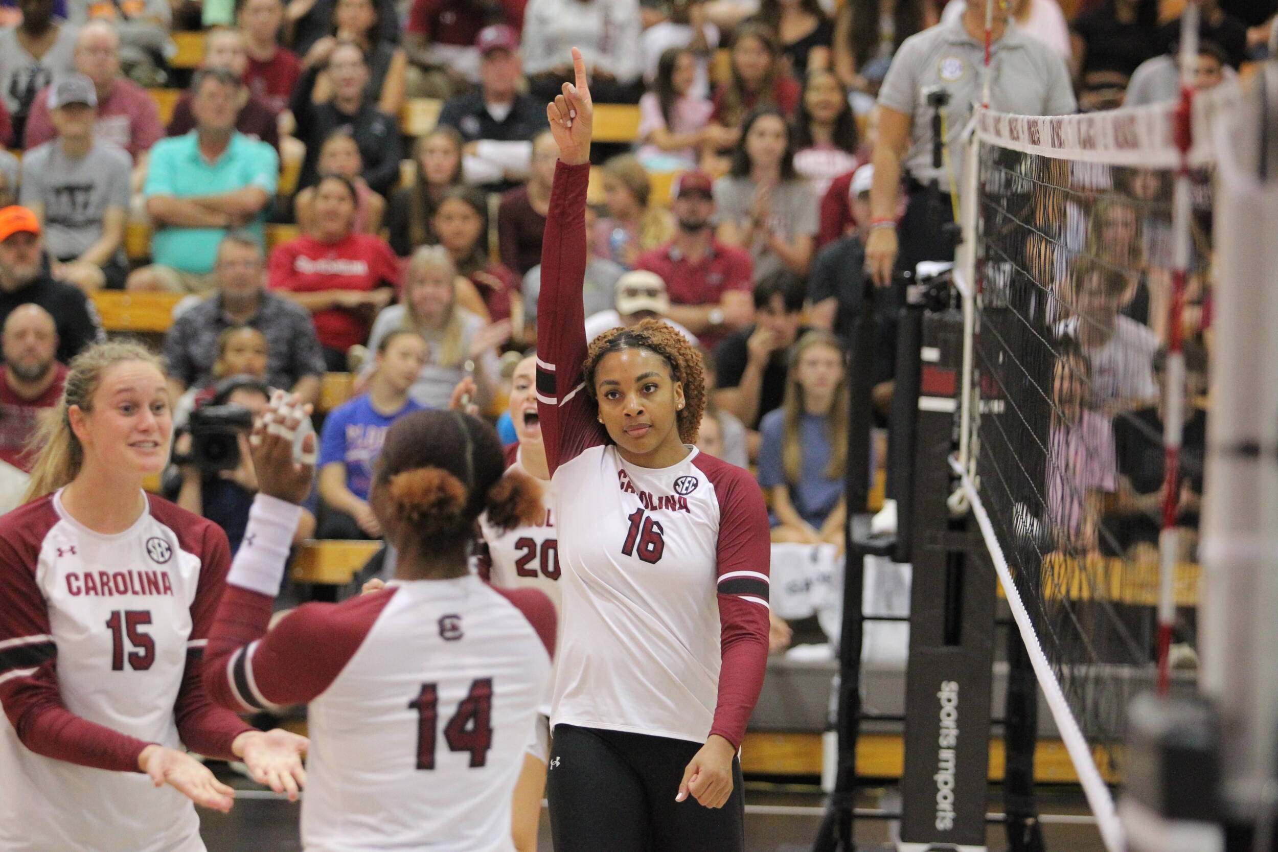 Volleyball Drops Weekend Finale to No. 4 Florida