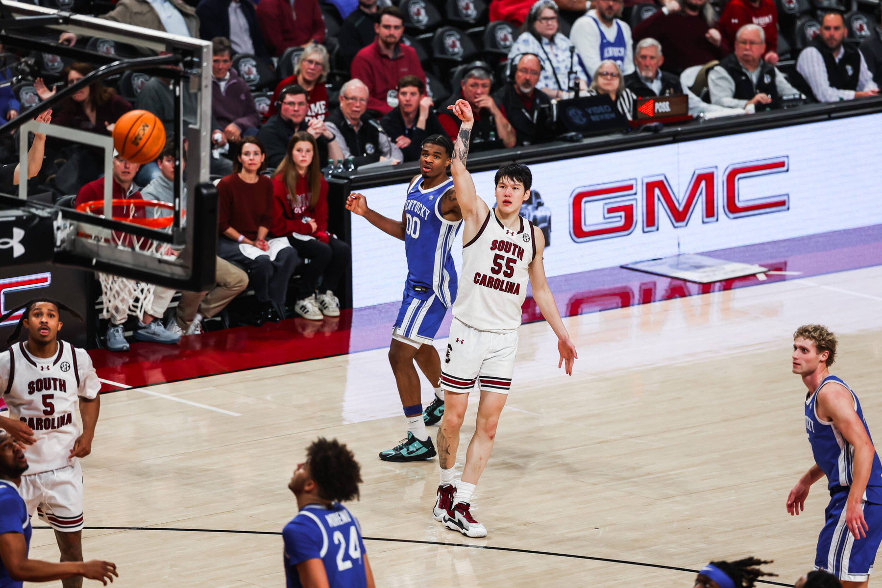 Kentucky Pulls Away Late to Beat South Carolina, 72-63