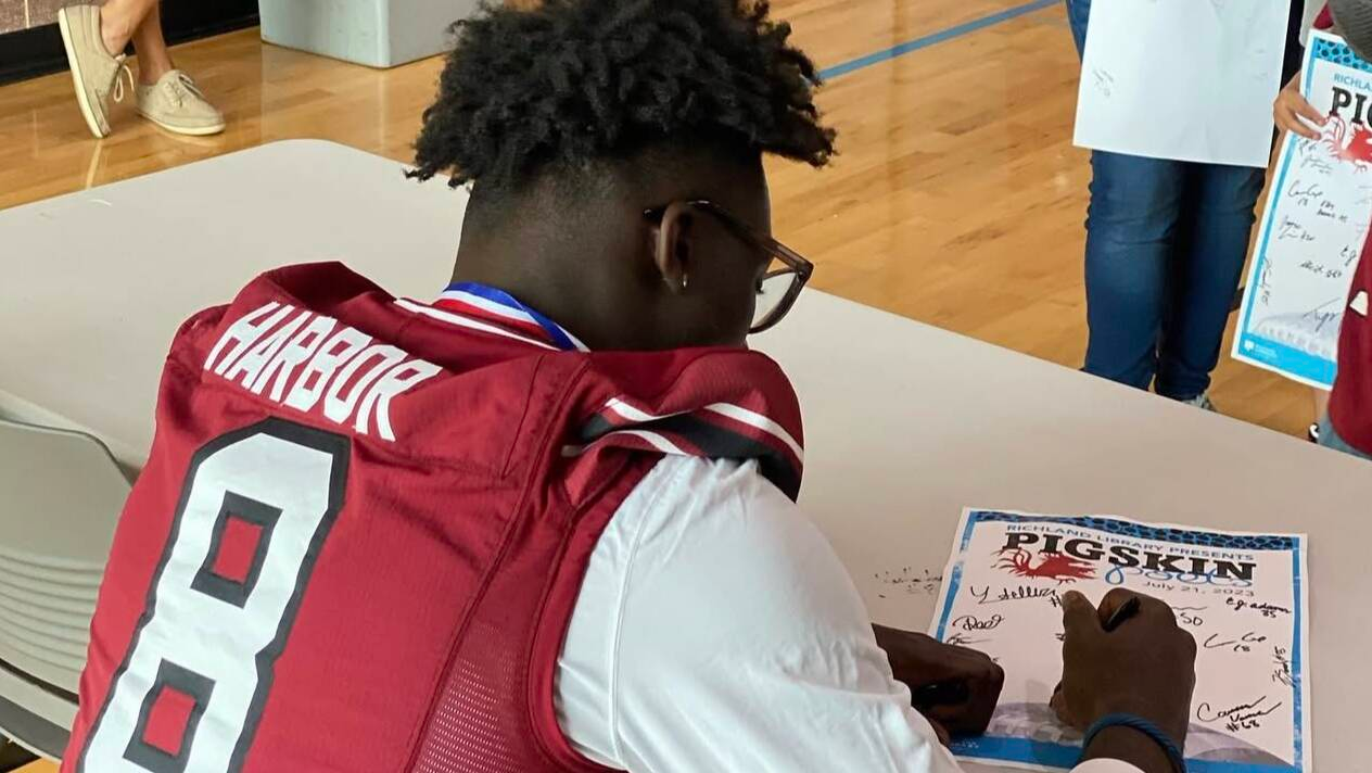 Nyck Harbor Named to 2025 SEC Football Community Service Team