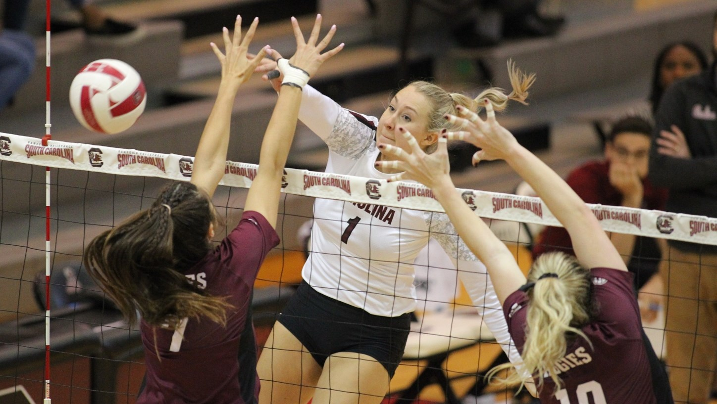 Volleyball Loses to Texas A&M, 3-1