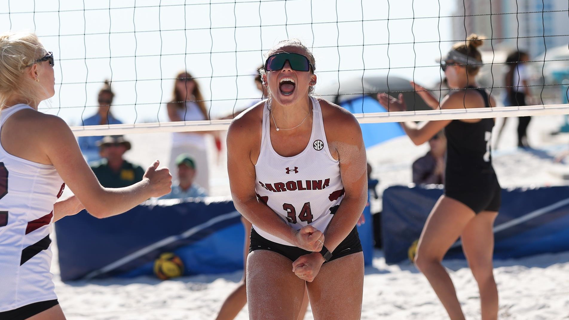 Beach Volleyball Defeats No. 20 Tulane on Final Day of Weekend Tournament