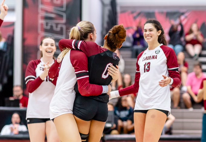 Gamecocks Sink Pirates in Straight Sets