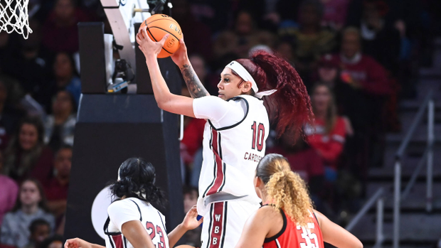 Kamilla Cardoso jumps to secure a rebound against Georgia, 2/18/24