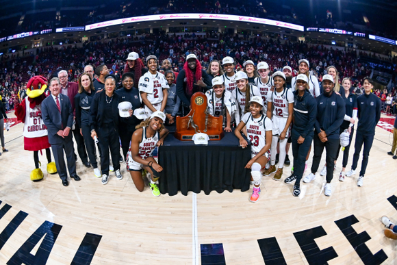 No. 1 South Carolina wins share of SEC regular-season title with 72-44 victory over Alabama