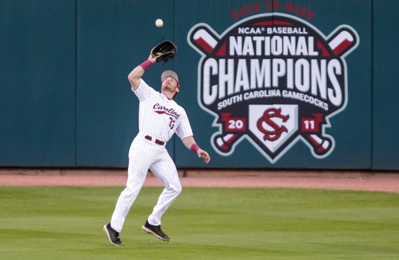 South Carolina Gamecocks outfielder Brady Allen (33) makes a catch against the Arkansas Razorbacks.