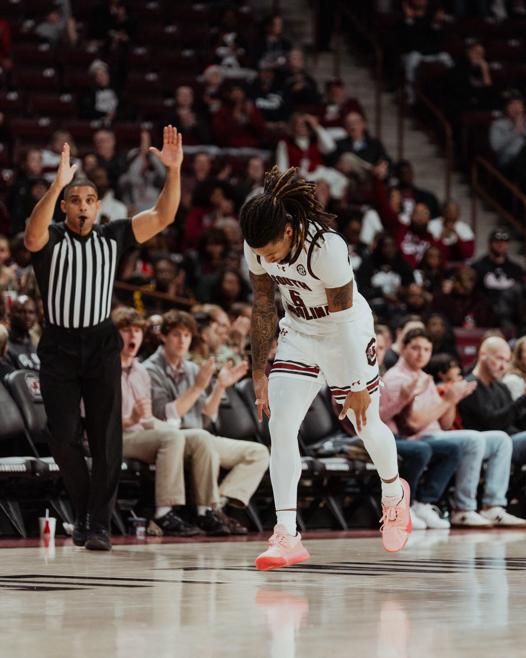 Thomas scores 18, South Carolina dominates second half in 74-48 triumph over Radford