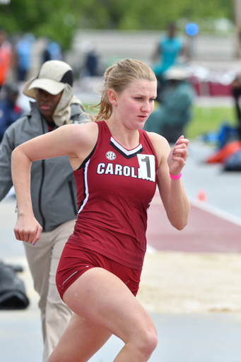 Caitlin Conway in action at the 2019 USC Outdoor Open | Photo by Wes Wilson | April 20, 2019