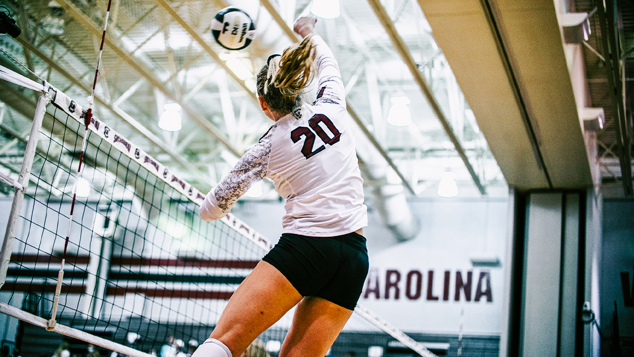 Volleyball Loses in Three to No. 22 Tennessee